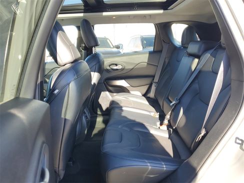 Used 2022 Jeep Cherokee Latitude Lux w/ Sun & Sound Group image 14