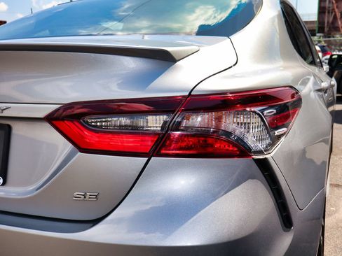 Used 2023 Toyota Camry SE FWD image 9