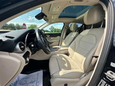 Used 2022 Mercedes-Benz GLC 300 4MATIC image 17
