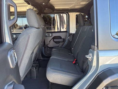 Used 2024 Jeep Wrangler Sport S image 17