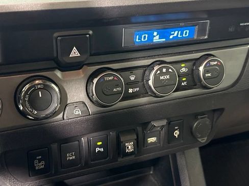 Used 2021 Toyota Tacoma TRD Off-Road w/ Technology Package AWD/4WD image 23