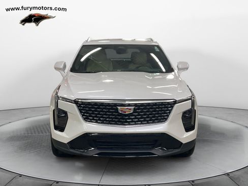 Used 2024 Cadillac XT4 Premium Luxury image 8