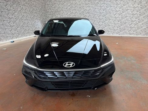 New 2026 Hyundai Elantra SE FWD image 2