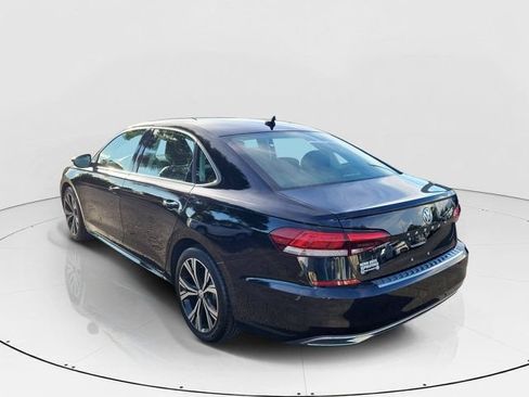 Used 2021 Volkswagen Passat 2.0T SE FWD image 31