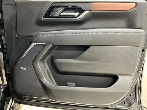 Used 2025 GMC Yukon XL Denali AWD/4WD image 23