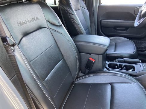 Used 2023 Jeep Wrangler Unlimited Sahara AWD/4WD image 24