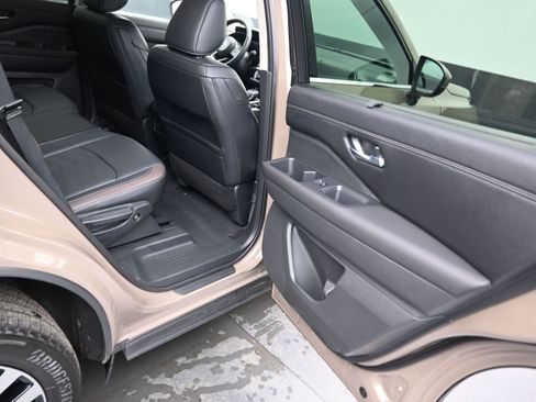 Certified 2024 Nissan Pathfinder Platinum w/ Cargo Package image 10