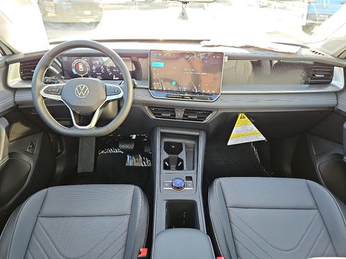 New 2026 Volkswagen Tiguan SE FWD image 9