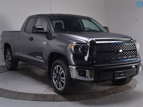 Used 2018 Toyota Tundra SR5 AWD/4WD image 1