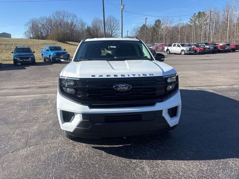 New 2026 Ford Expedition Active image 2