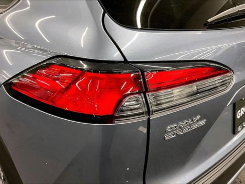 Used 2024 Toyota Corolla Cross XLE w/ Convenience Package image 28