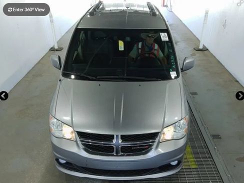 Used 2020 Dodge Grand Caravan SXT FWD image 3