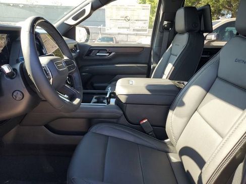 New 2026 GMC Yukon Denali w/ Denali Reserve Package AWD/4WD image 19