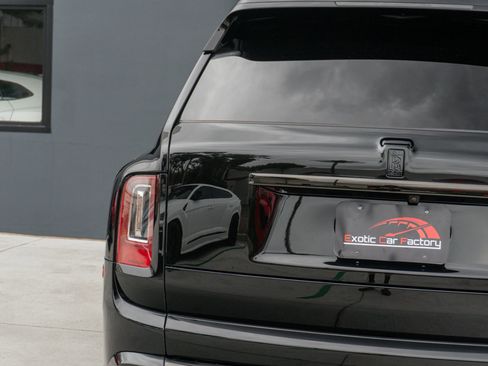 Used 2023 Rolls-Royce Cullinan Black Badge w/ Leather Finishing Pack image 38