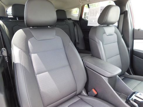Used 2025 Chevrolet Trax LT w/ LT Convenience Package FWD image 18