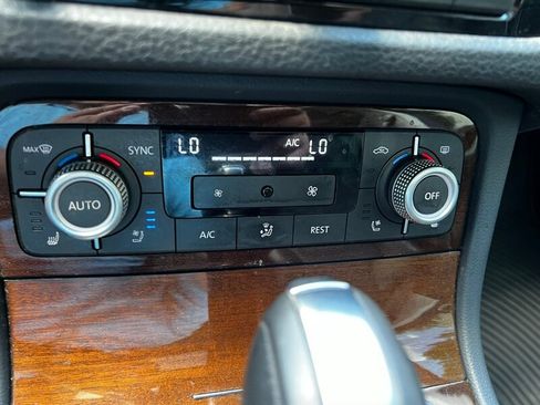 Used 2016 Volkswagen Touareg VR6 AWD/4WD image 40