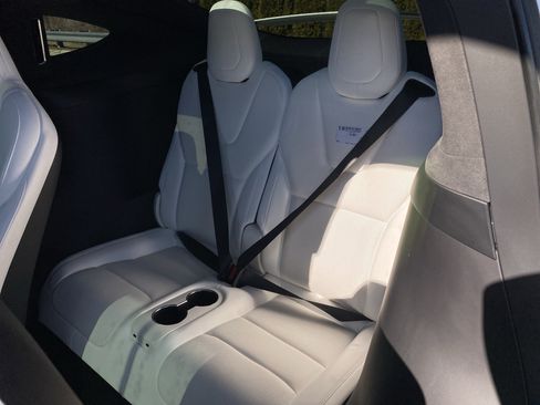 Used 2022 Tesla Model X Plaid image 9