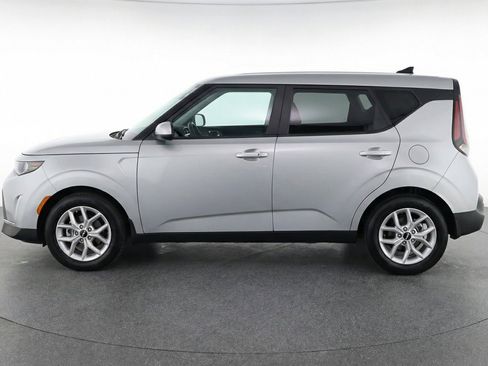 Used 2025 Kia Soul LX w/ LX Technology Package FWD image 5