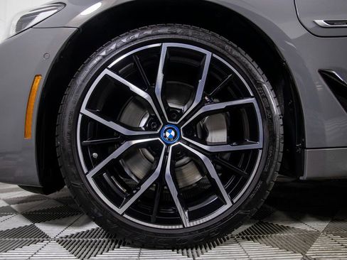 Used 2022 BMW 530e w/ Premium Package image 41