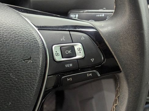 Used 2021 Volkswagen Tiguan SE w/ Panoramic Sunroof Package image 23