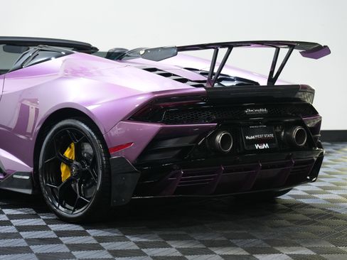 Used 2024 Lamborghini Huracan EVO image 22