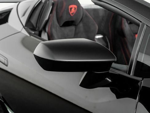 Used 2018 Lamborghini Huracan Performante AWD/4WD image 28