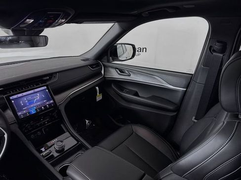 New 2025 Jeep Grand Cherokee Limited image 24