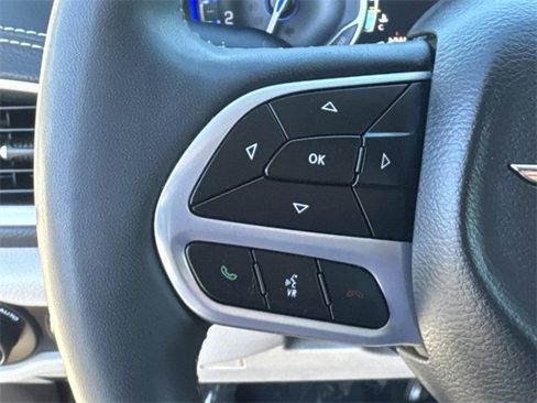 Used 2023 Chrysler Pacifica Touring-L image 9