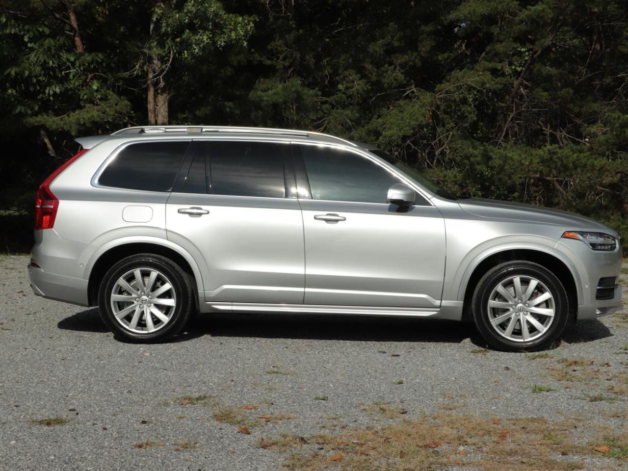 Used 2018 Volvo XC90 T6 Momentum w/ Convenience Package AWD/4WD image 2
