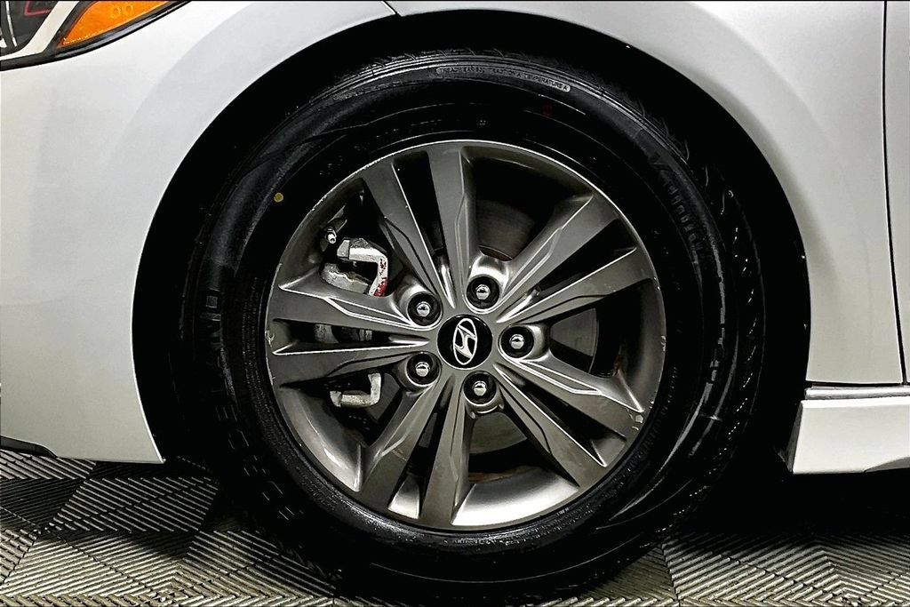 Used 2018 Hyundai Elantra Sport w/ Sport Premium Package 03 FWD image 8