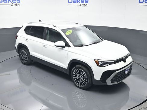 Used 2025 Volkswagen Taos SE FWD image 44