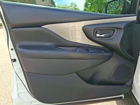 Used 2018 Nissan Murano SV w/ Premium Package FWD image 14