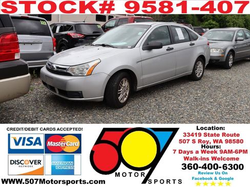 Used 2010 Ford Focus SE FWD image 2