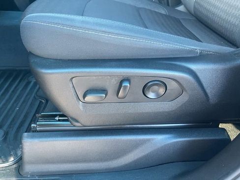 Used 2024 Chevrolet Silverado 2500 Custom w/ Custom Value Package image 13