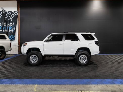 Used 2016 Toyota 4Runner Trail Premium AWD/4WD image 2