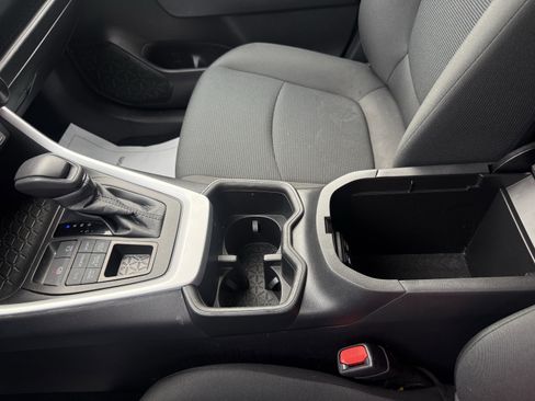 Used 2022 Toyota RAV4 LE image 19