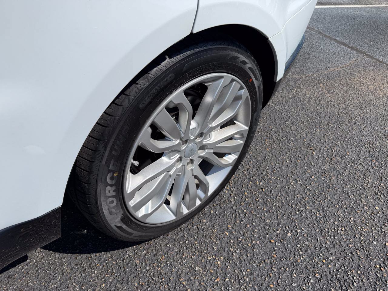 Used 2019 Land Rover Range Rover Sport HSE AWD/4WD image 31