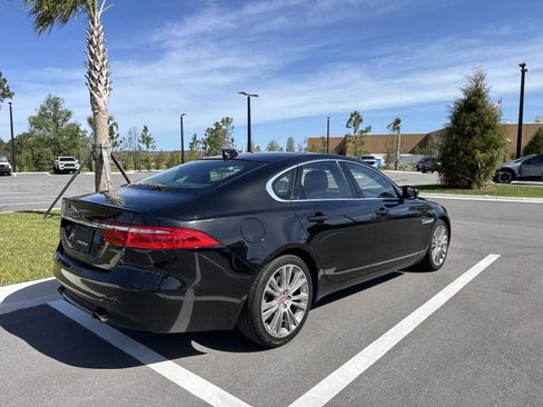 Used 2020 Jaguar XF Premium RWD image 2