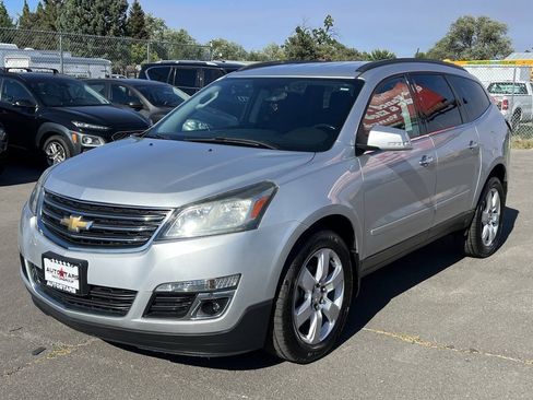 Used 2017 Chevrolet Traverse LT w/ Style and Technology Package AWD/4WD image 6
