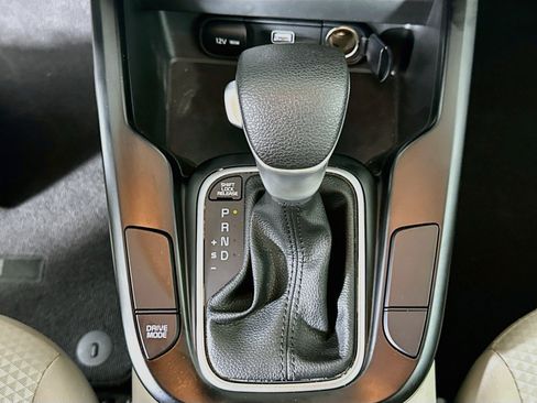 Used 2025 Kia Soul LX w/ LX Technology Package FWD image 24