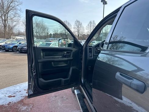 Used 2018 RAM 1500 ST image 11
