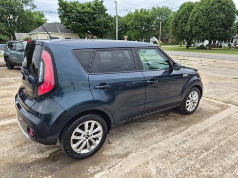 Used 2018 Kia Soul + FWD image 5