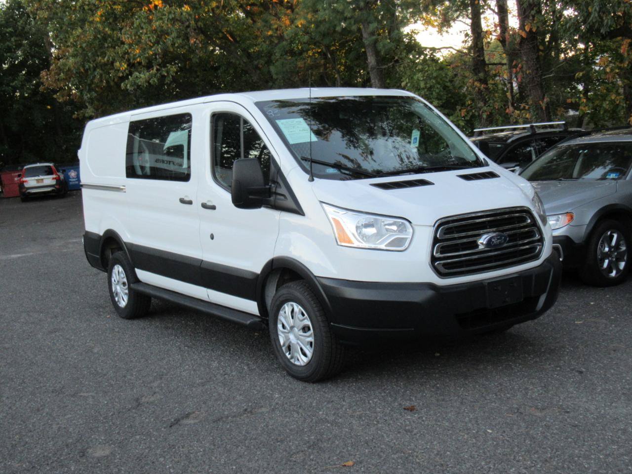 Used 2019 Ford Transit 250 130 Low Roof w/ Exterior Upgrade Package RWD image 8