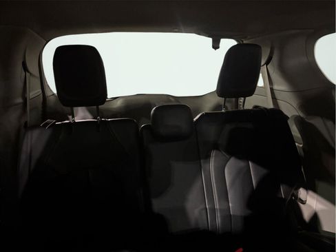 Used 2024 Chrysler Pacifica Touring-L image 25