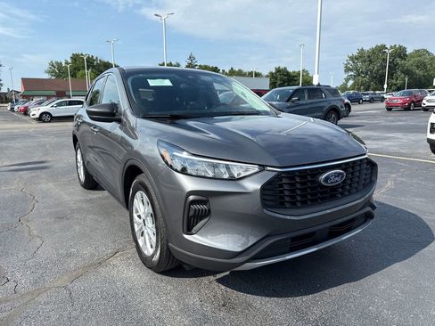 Used 2023 Ford Escape Active w/ Cold Weather Package image 4