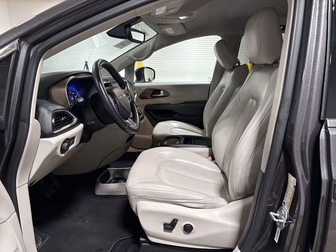 Used 2021 Chrysler Voyager Lxi FWD image 19
