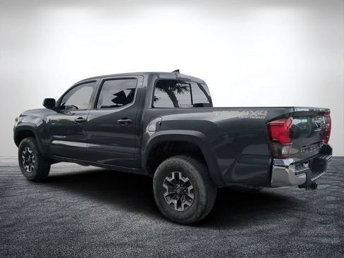 Used 2018 Toyota Tacoma TRD Off-Road AWD/4WD image 6