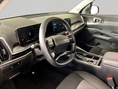 Certified 2026 Kia Sorento LX FWD image 17