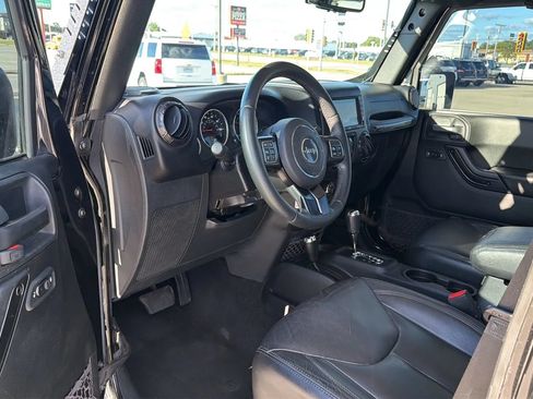 Used 2017 Jeep Wrangler Unlimited Sahara AWD/4WD image 37