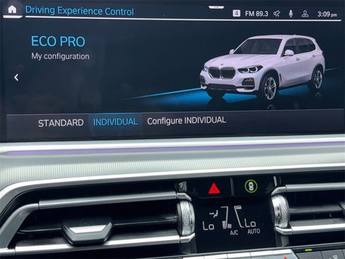 Used 2022 BMW X5 xDrive40i w/ Parking Assistance Package image 25